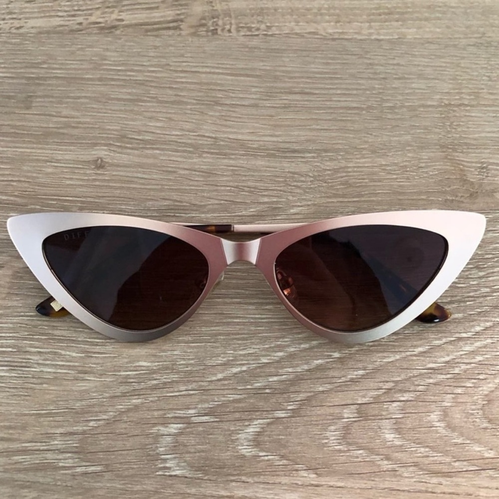 Diff Eyewear “Rae” Cat Eye Sunglasses - image 1